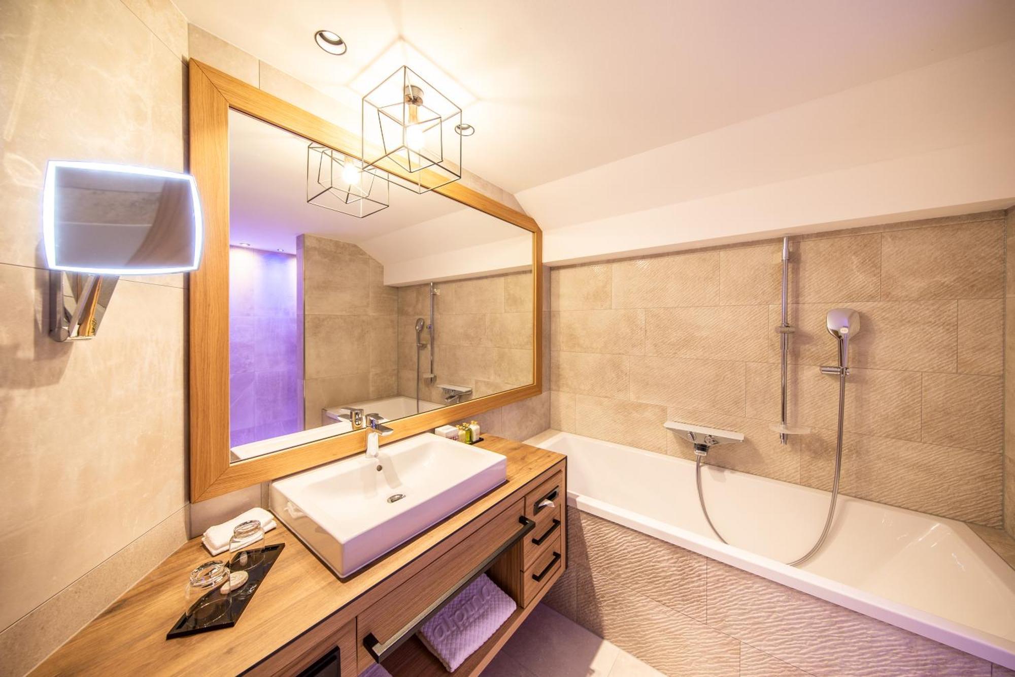 Hotel Alpina Deluxe オーバーグールグル エクステリア 写真