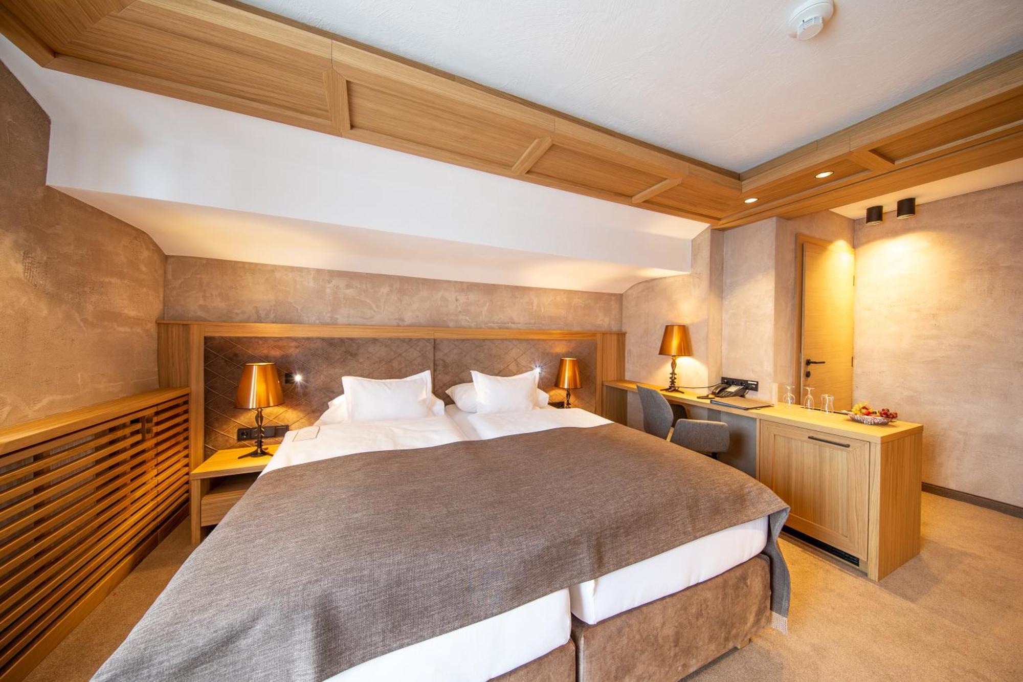 Hotel Alpina Deluxe オーバーグールグル エクステリア 写真