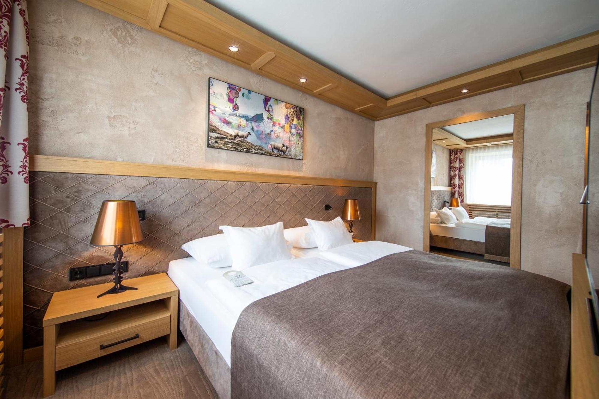 Hotel Alpina Deluxe オーバーグールグル エクステリア 写真