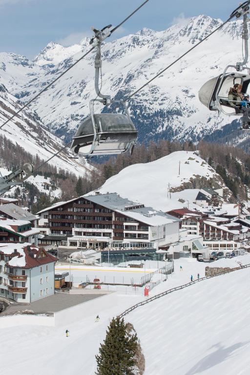 Hotel Alpina Deluxe オーバーグールグル エクステリア 写真