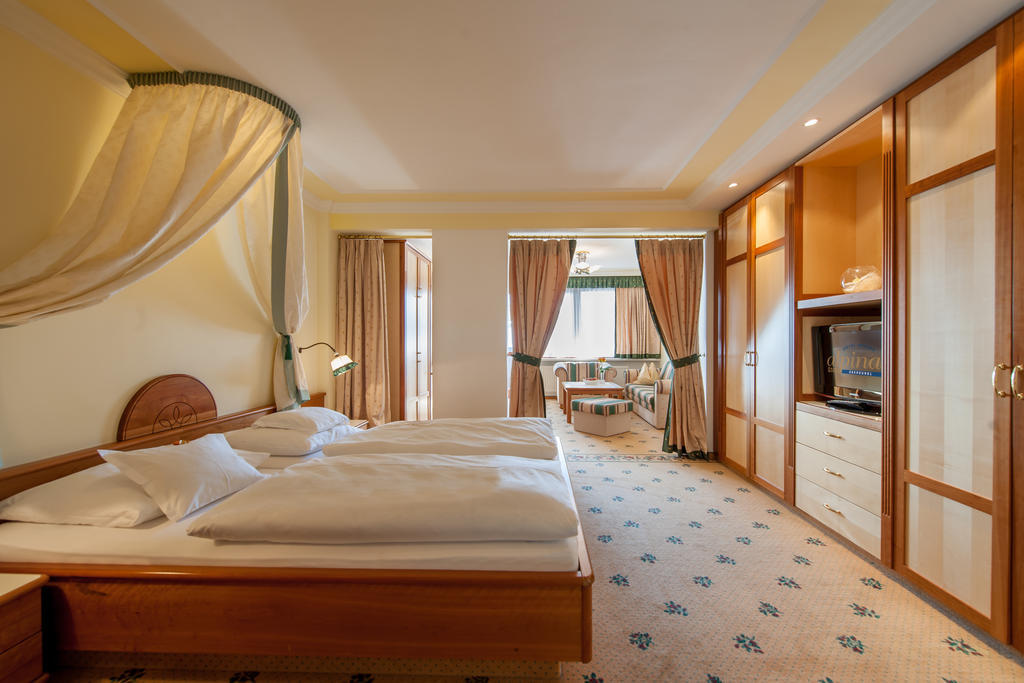 Hotel Alpina Deluxe オーバーグールグル 部屋 写真